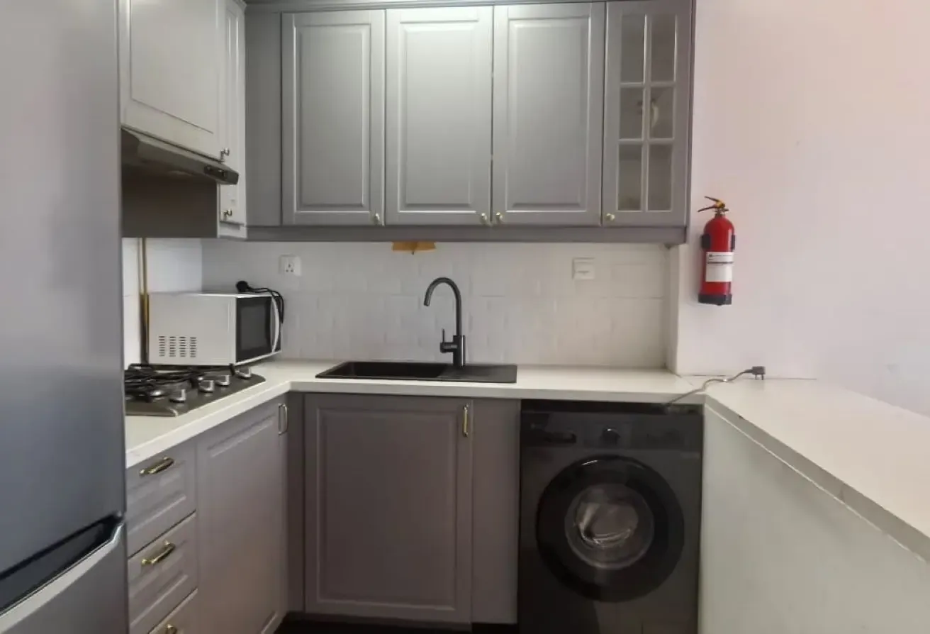 UPGRADED FURNISHED 1 BED-VACANT UNIT-BEST LAYOUT