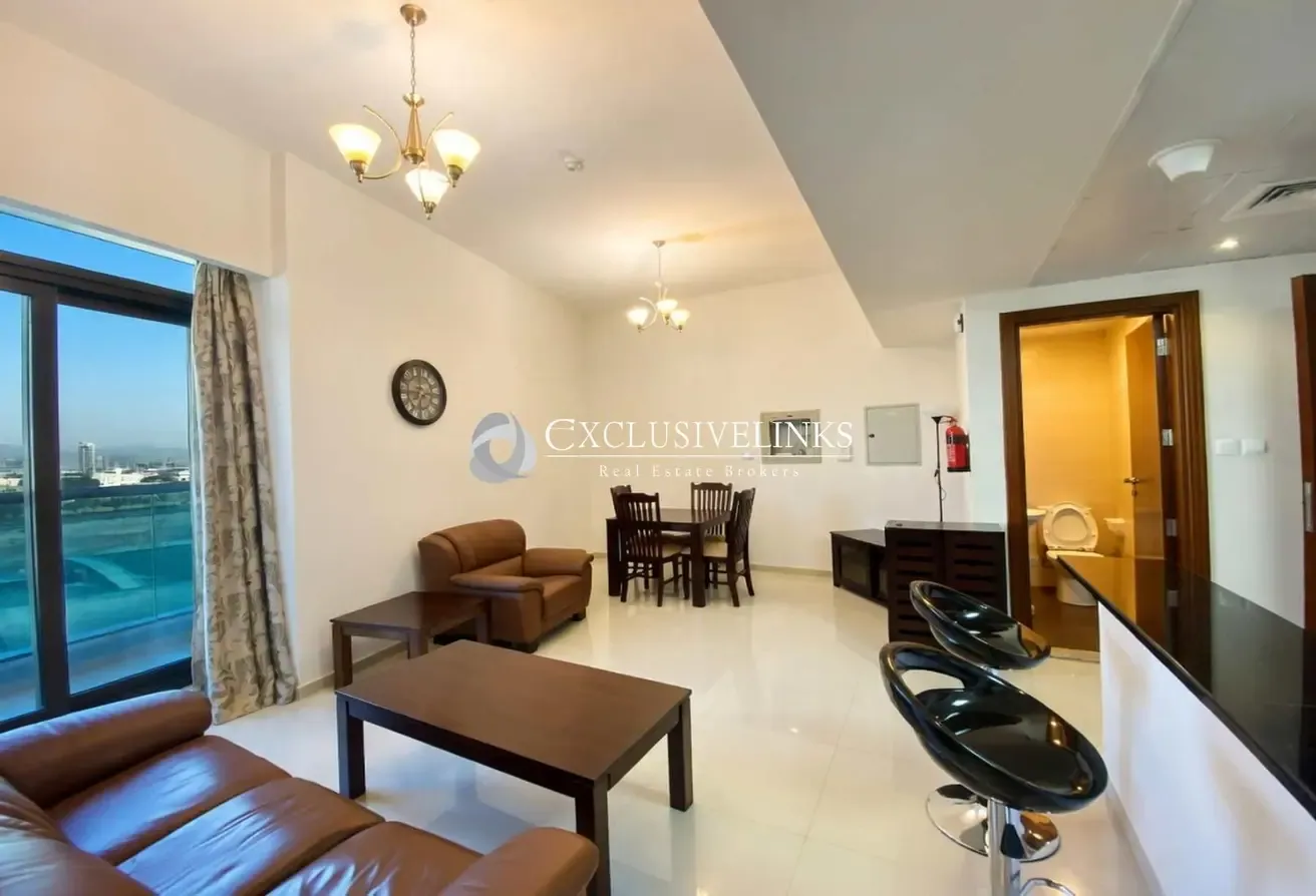 Bright 1 BR | Well Sized | Lake View