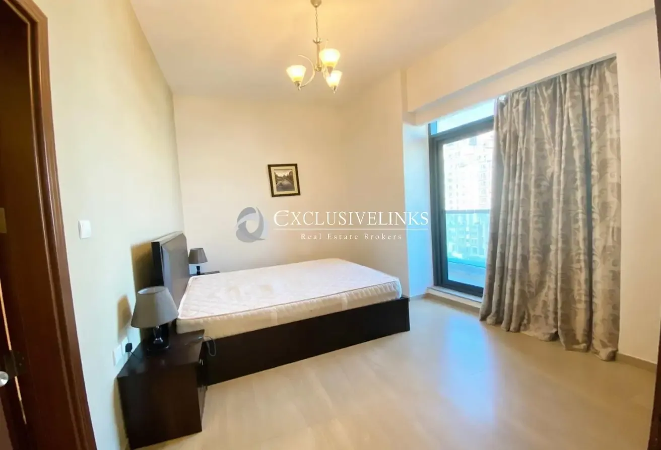 Bright 1 BR | Well Sized | Lake View