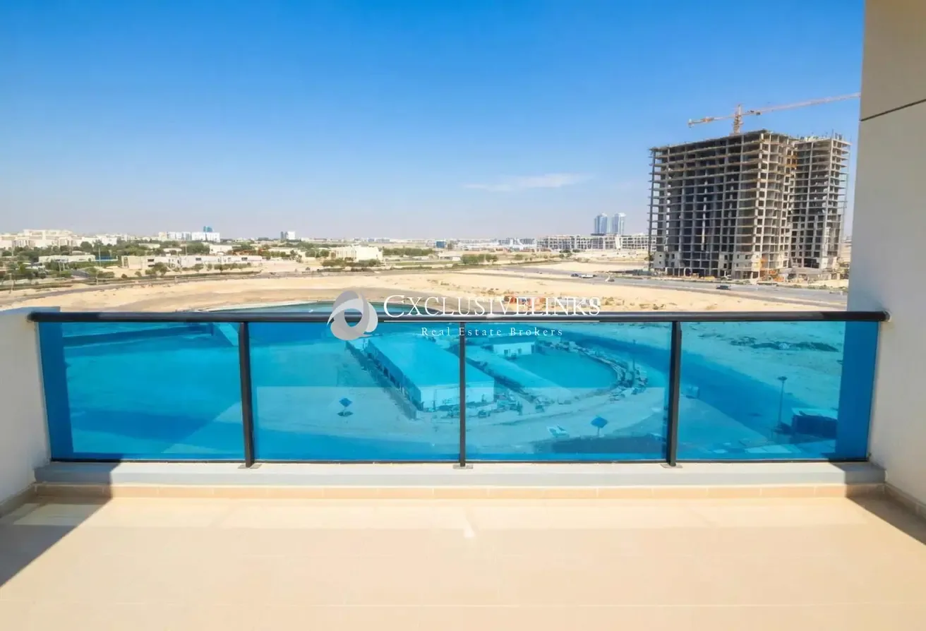 Bright 1 BR | Well Sized | Lake View
