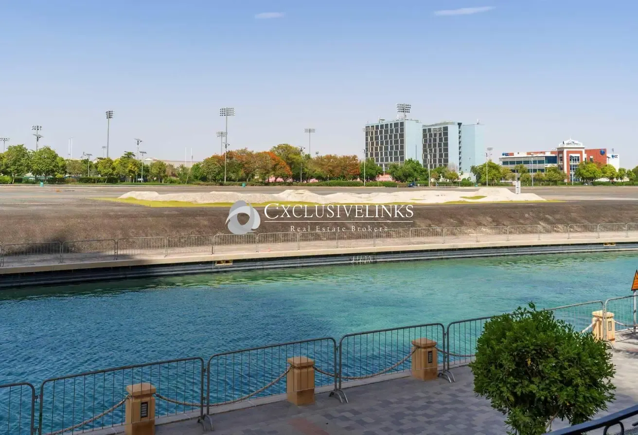 Bright 1 BR | Well Sized | Lake View