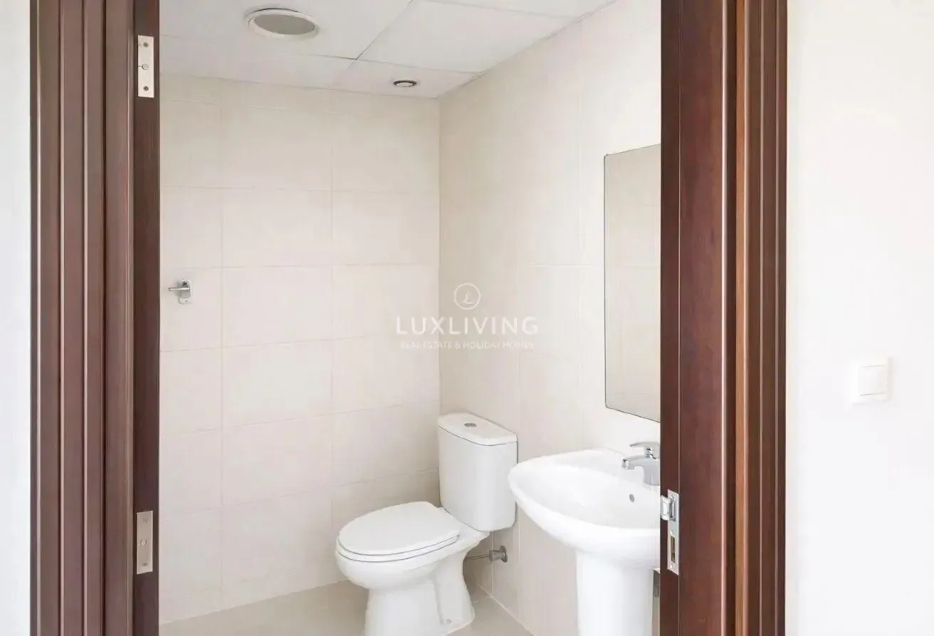 Full Lake View | Vacant | Unfurnished