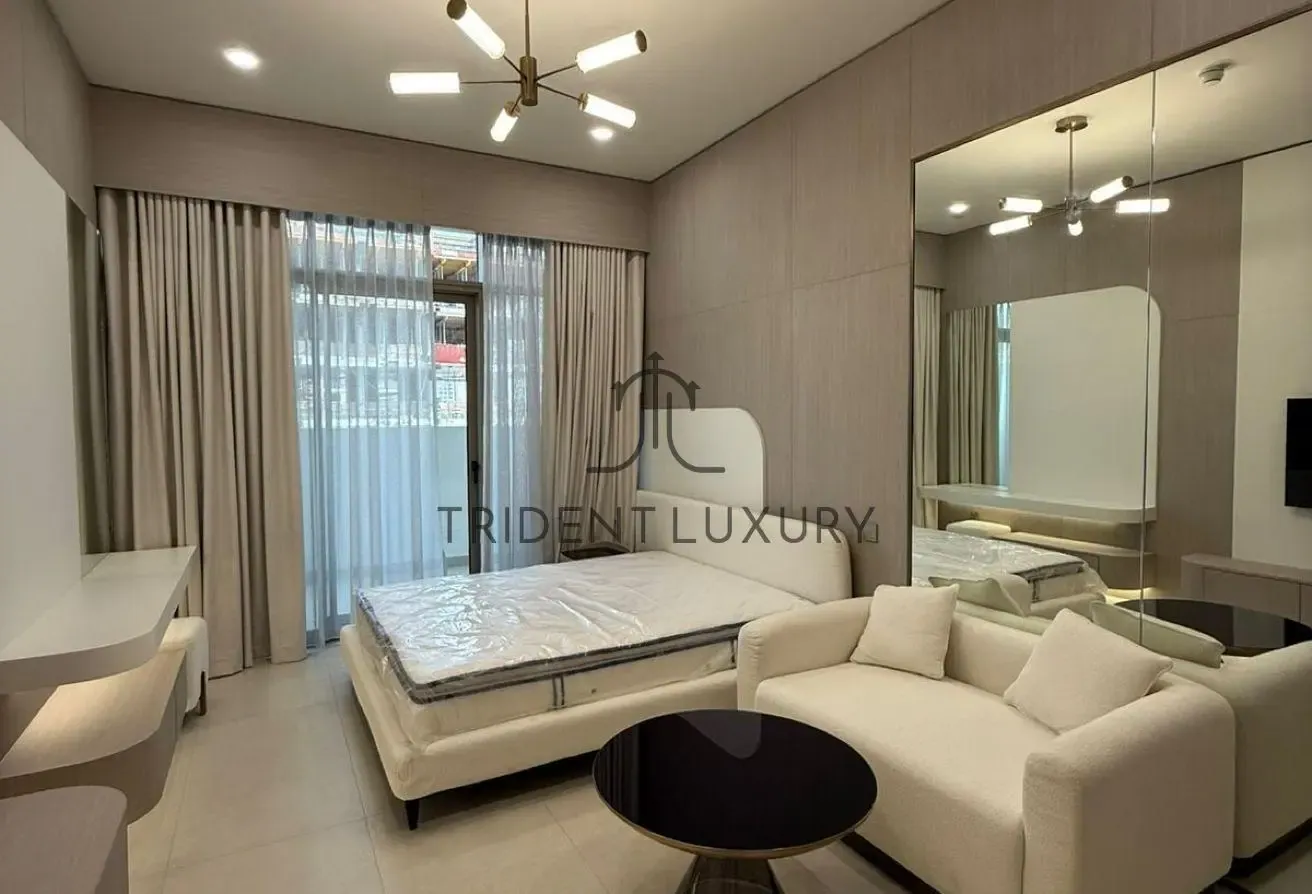Vacant I Furnished I Premium I No Construction