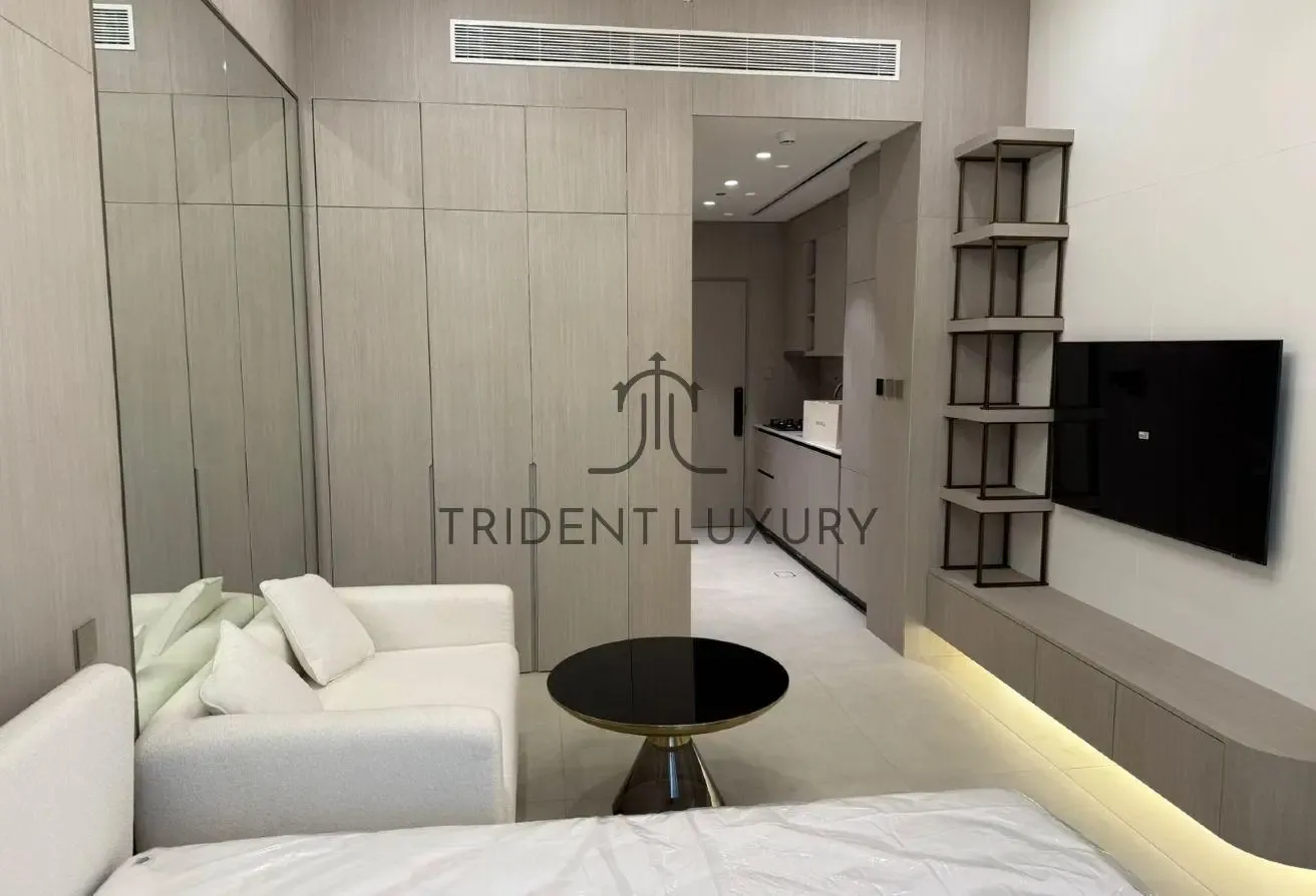 Vacant I Furnished I Premium I No Construction