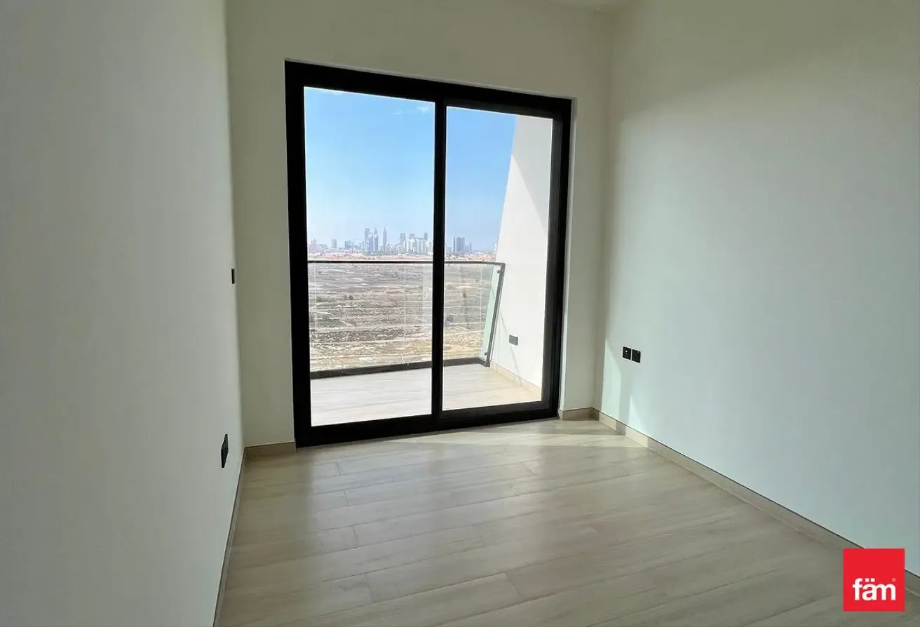 Marina View | Mid Floor | Tenanted | High ROI