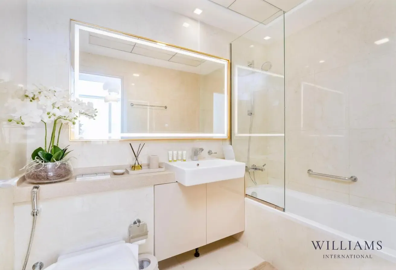 MID FLOOR| VACANT | HARBOUR VIEW