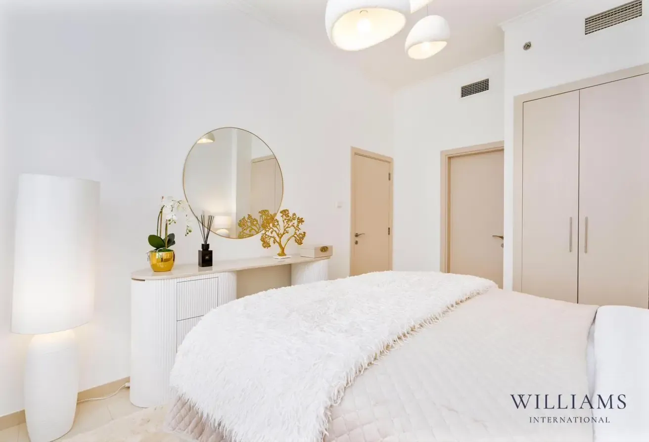 MID FLOOR| VACANT | HARBOUR VIEW