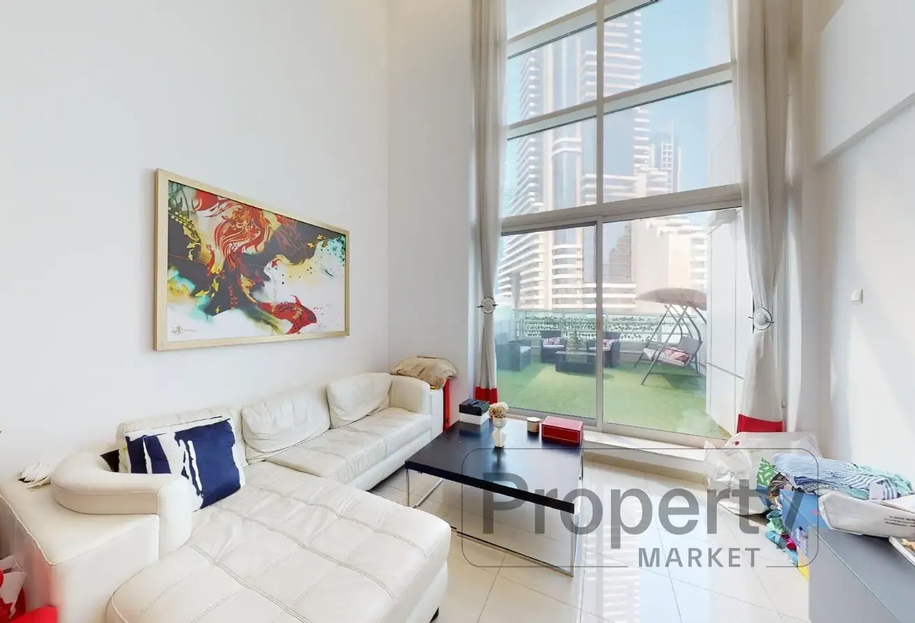 Loft 1BR | Spacious Layout | Terrace | Tenanted