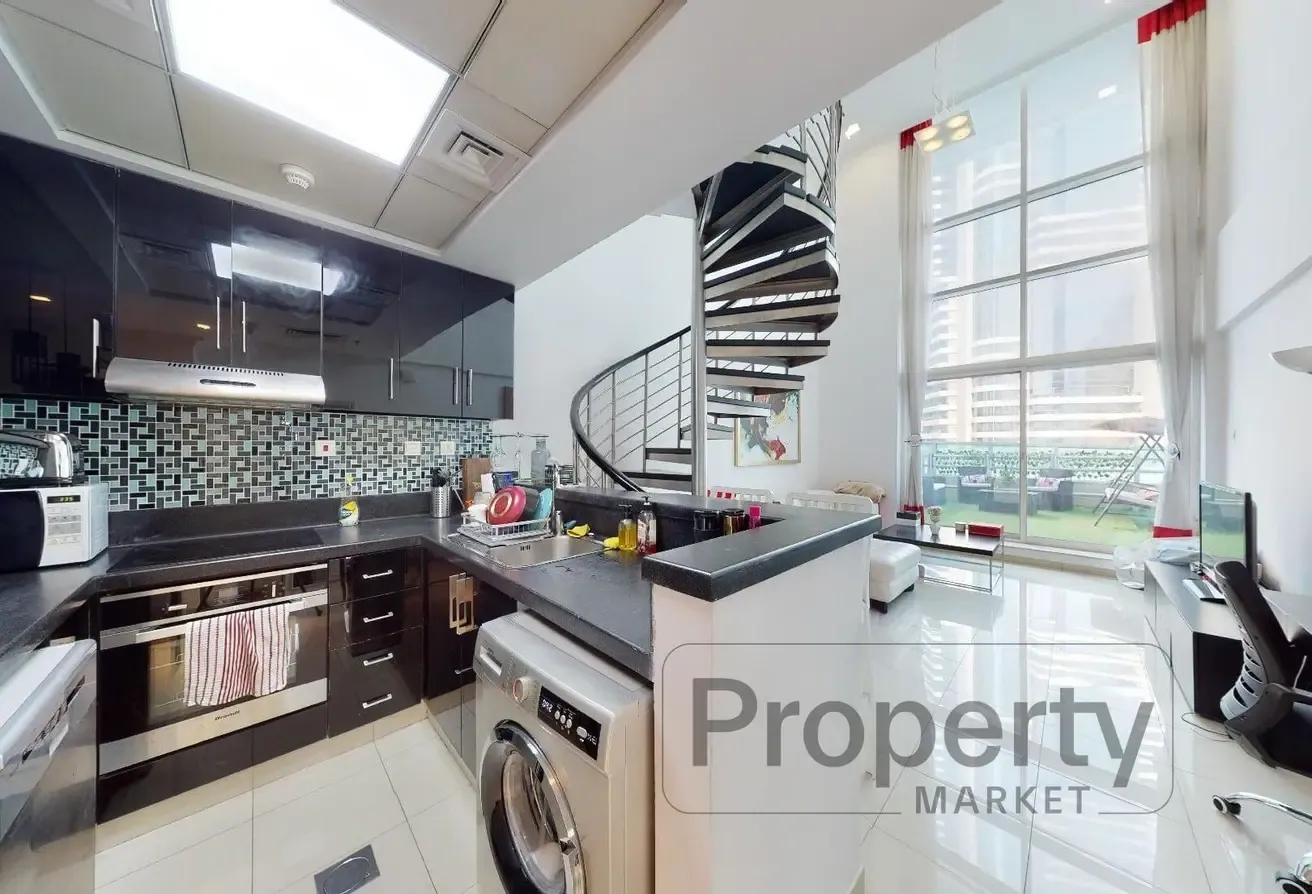 Loft 1BR | Spacious Layout | Terrace | Tenanted
