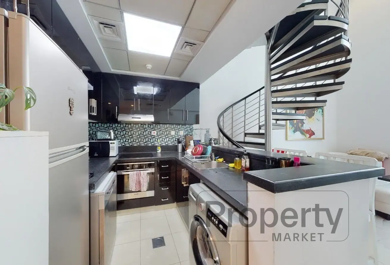 Loft 1BR | Spacious Layout | Terrace | Tenanted