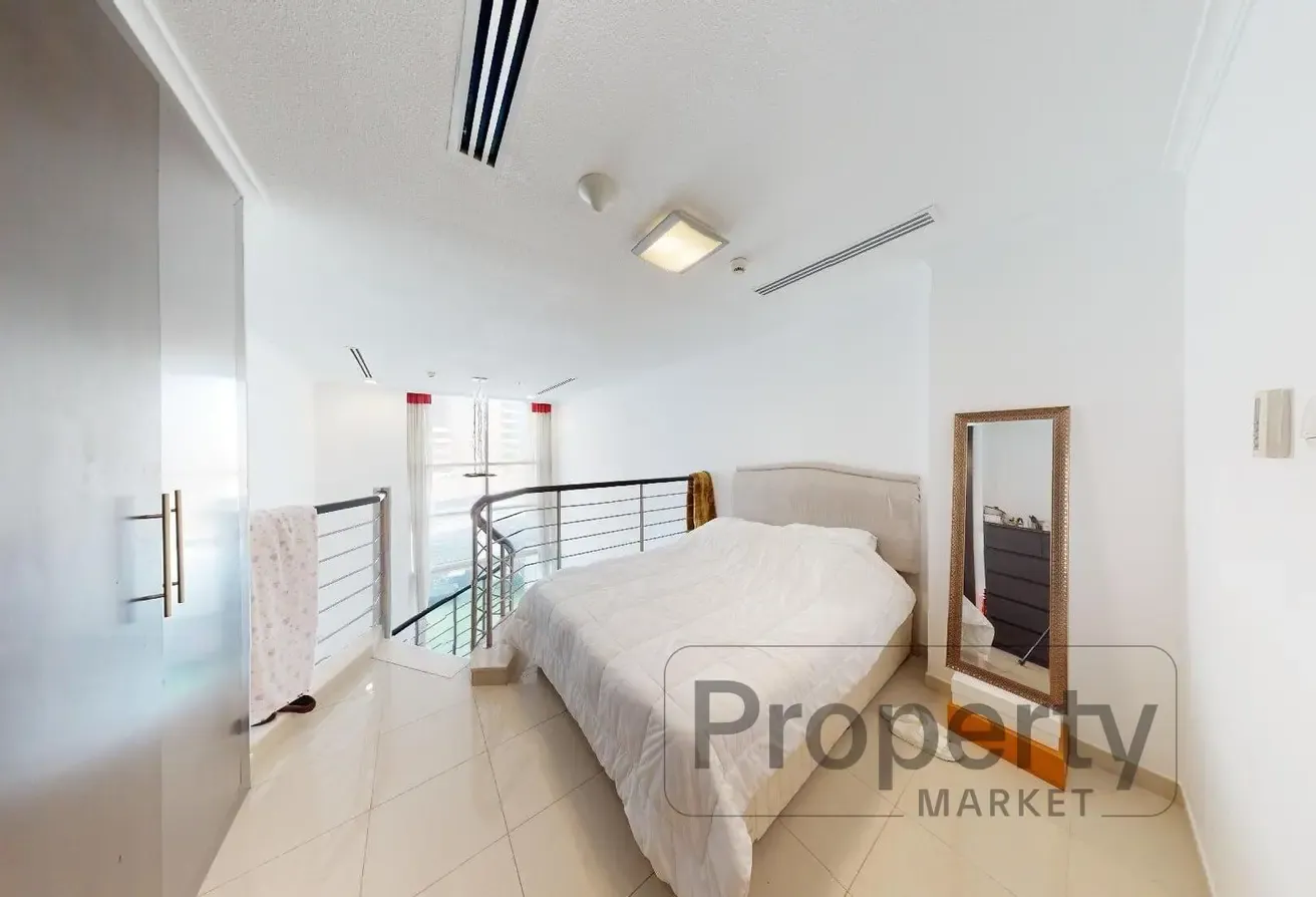 Loft 1BR | Spacious Layout | Terrace | Tenanted