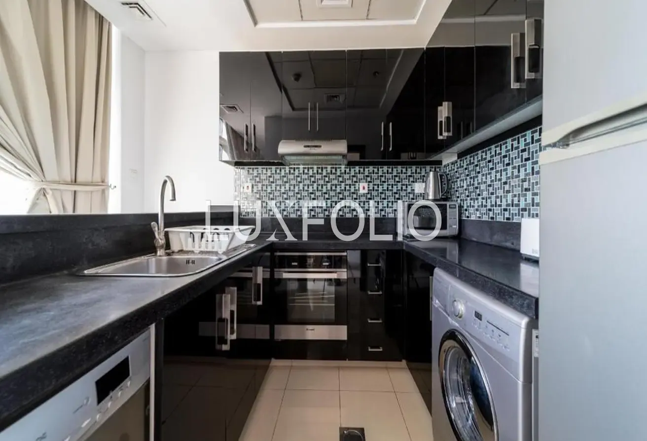 2 Bedroom | High Floor | Vacant Now!