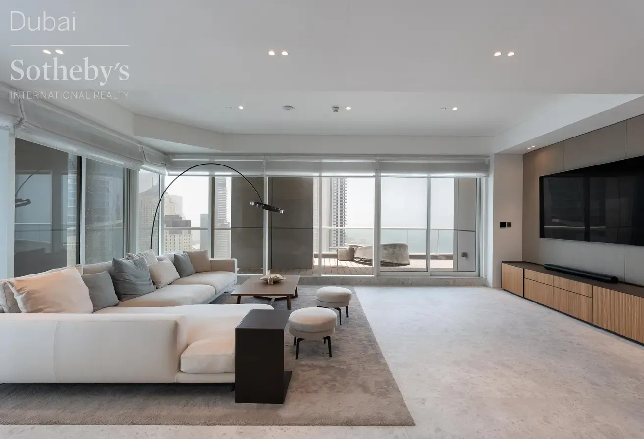 Chic High-Floor Apartment in Dubai Marina