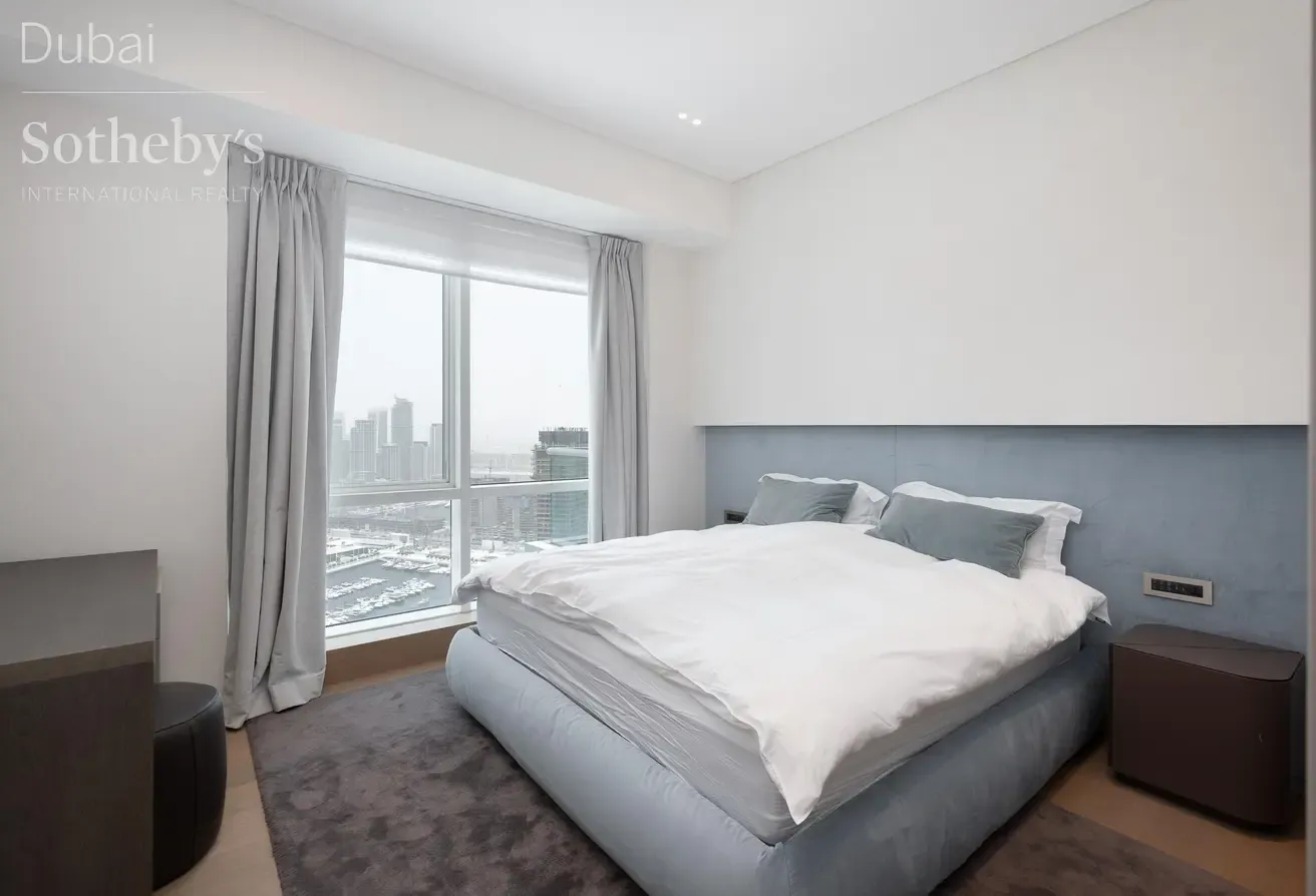 Chic High-Floor Apartment in Dubai Marina