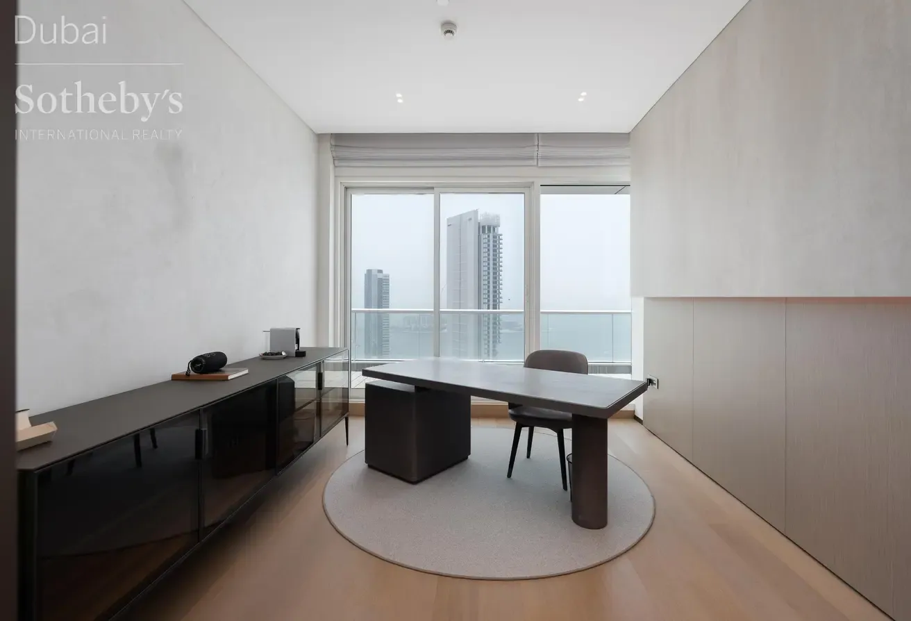 Chic High-Floor Apartment in Dubai Marina