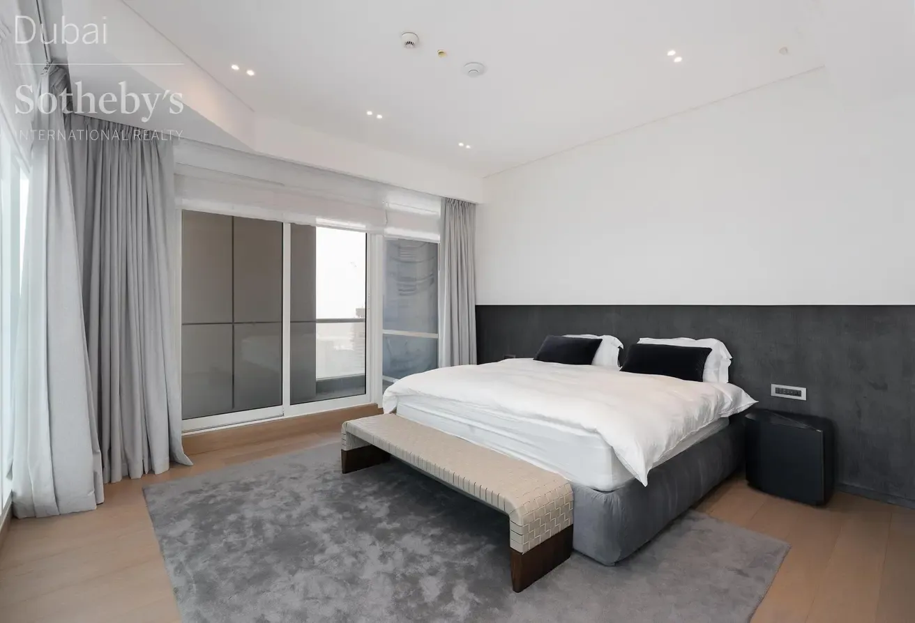 Chic High-Floor Apartment in Dubai Marina