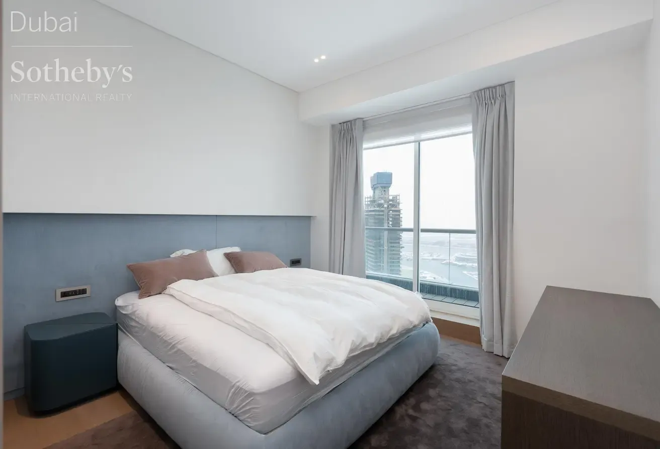 Chic High-Floor Apartment in Dubai Marina
