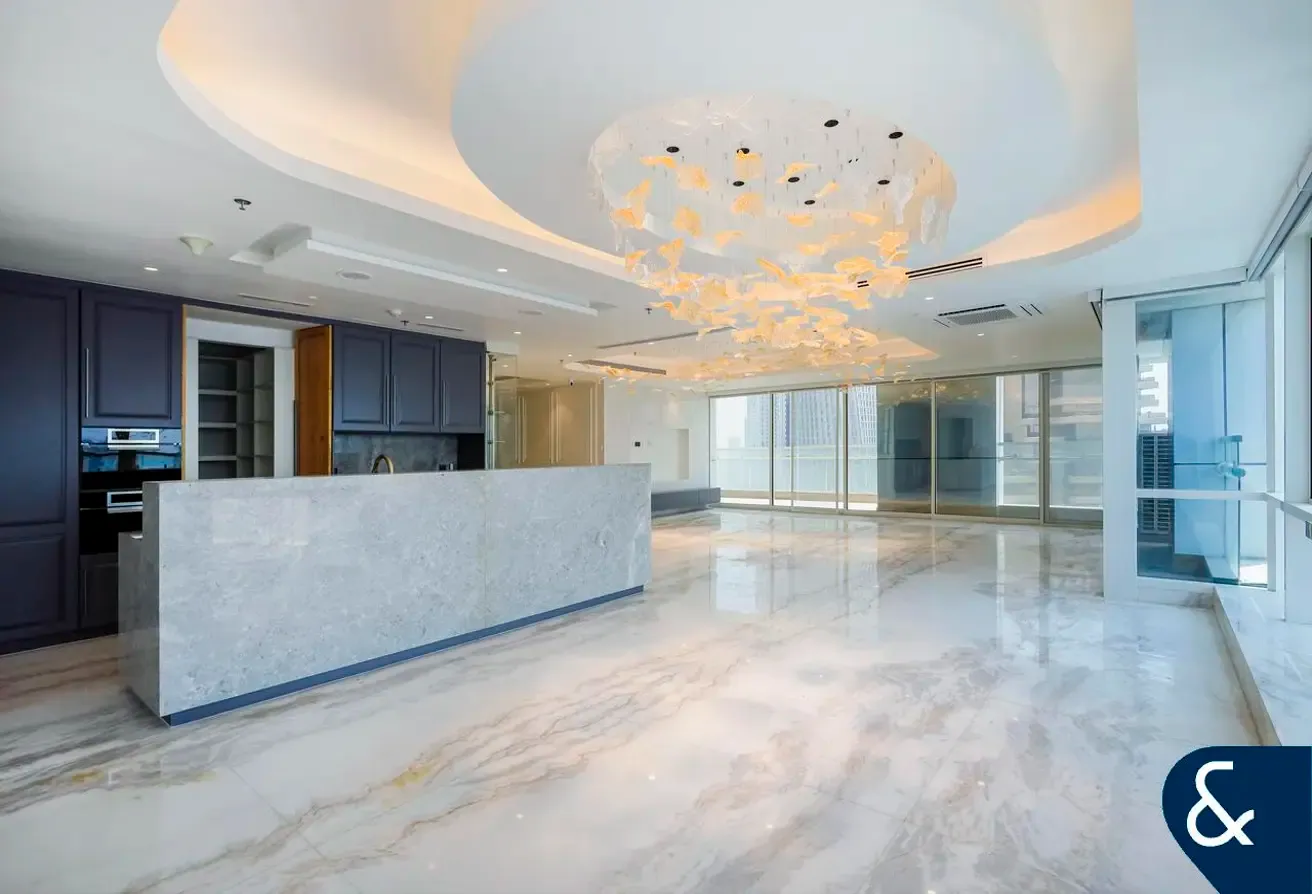 Penthouse | Renovated | 5 Bed | Sea View