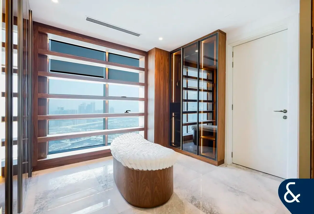 Penthouse | Renovated | 5 Bed | Sea View