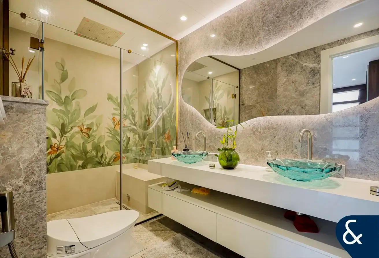 Penthouse | Renovated | 5 Bed | Sea View