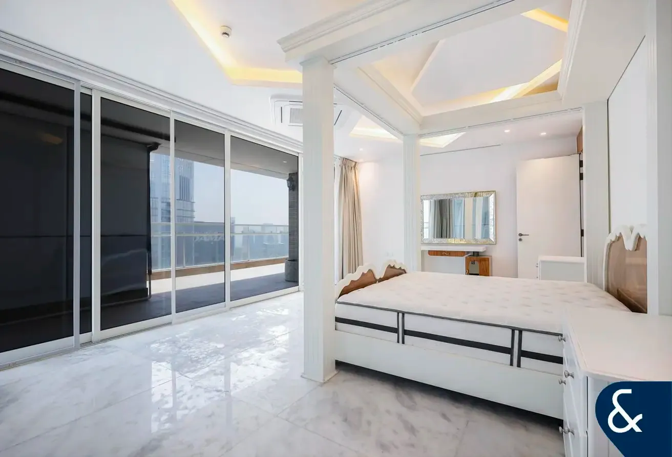 Penthouse | Renovated | 5 Bed | Sea View