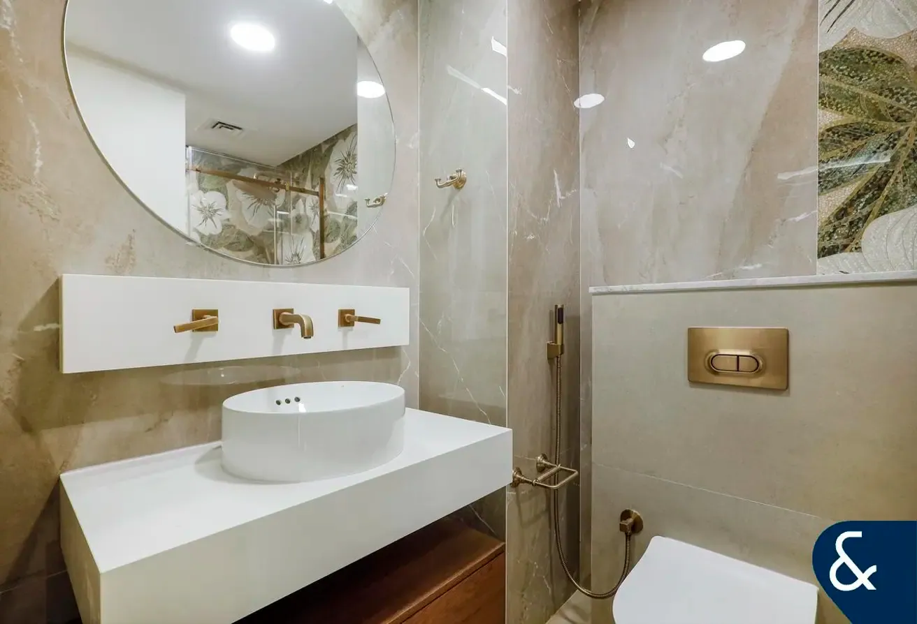 Penthouse | Renovated | 5 Bed | Sea View