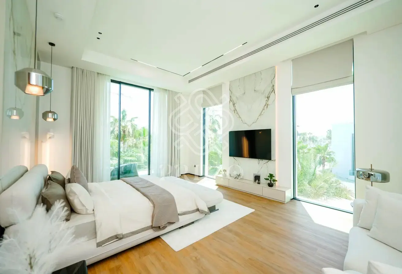 5 BR Mansion | Corner Plot | Fully Furnished