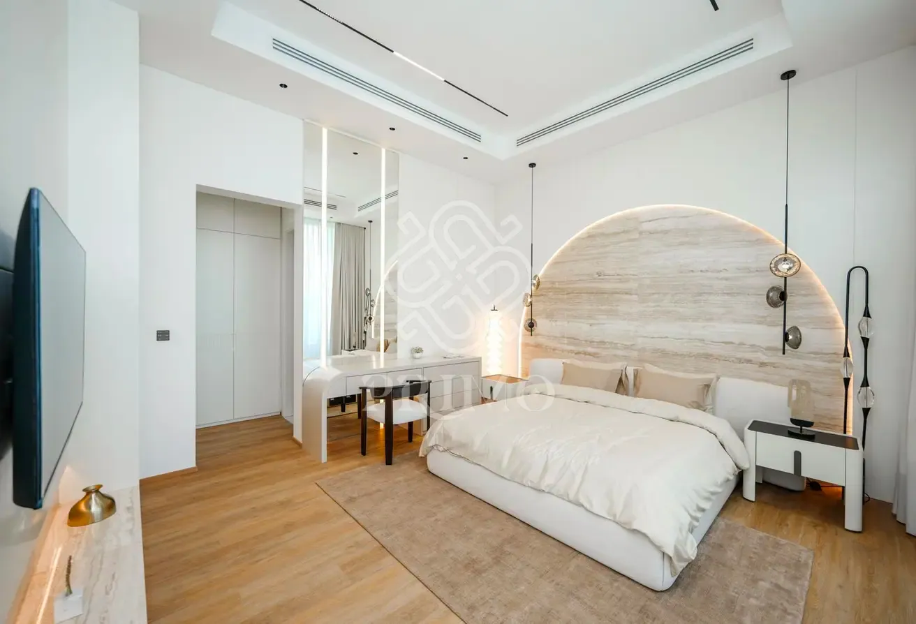 5 BR Mansion | Corner Plot | Fully Furnished