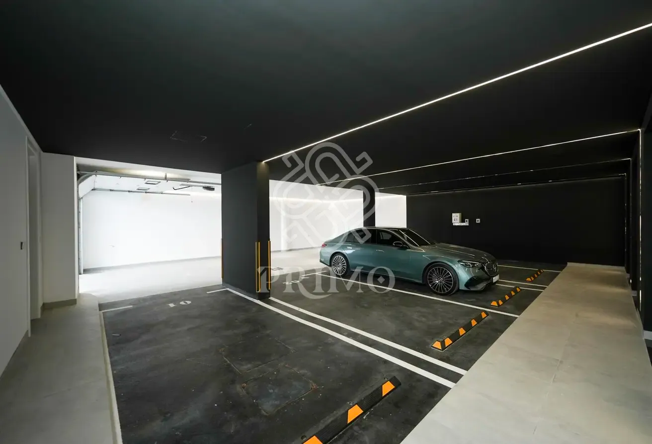 5 BR Mansion | Corner Plot | Fully Furnished