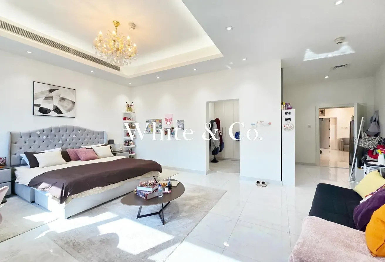 Luxury Villa | Private Pool | vacant Soon
