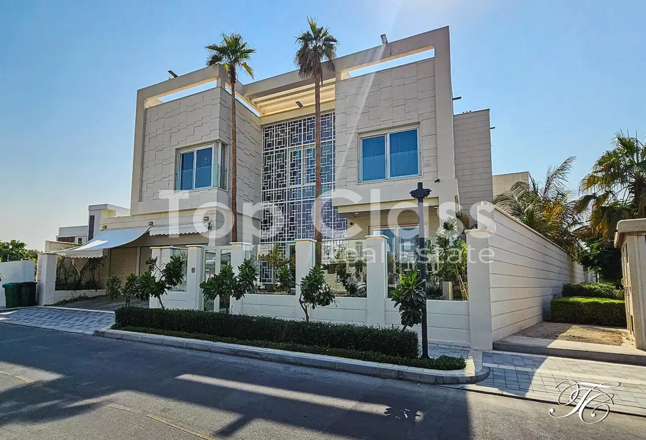 Waterfront | Luxury | Private Villa | Exclusive