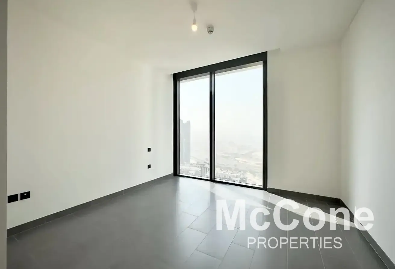 Plus Study | High Floor | Pool View