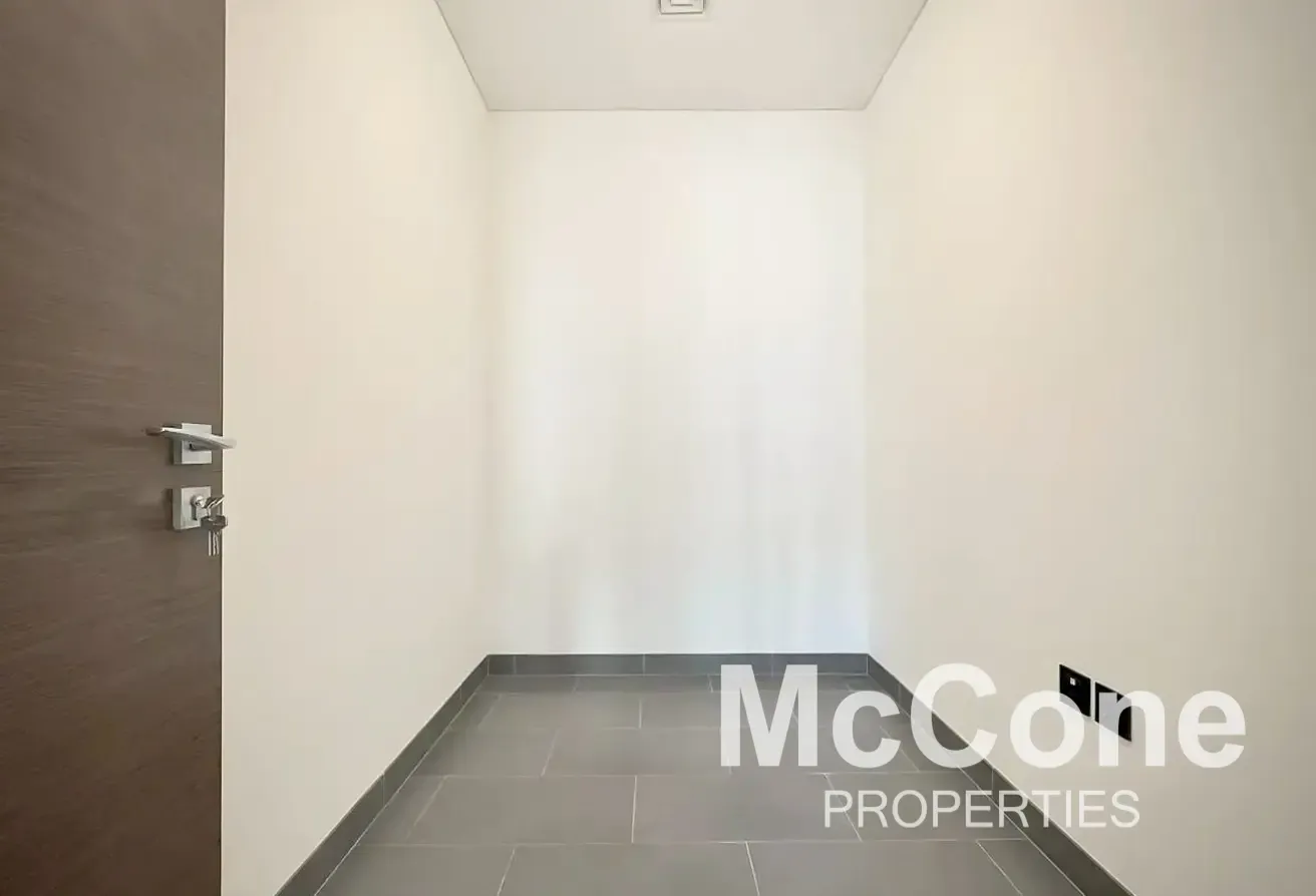 Plus Study | High Floor | Pool View