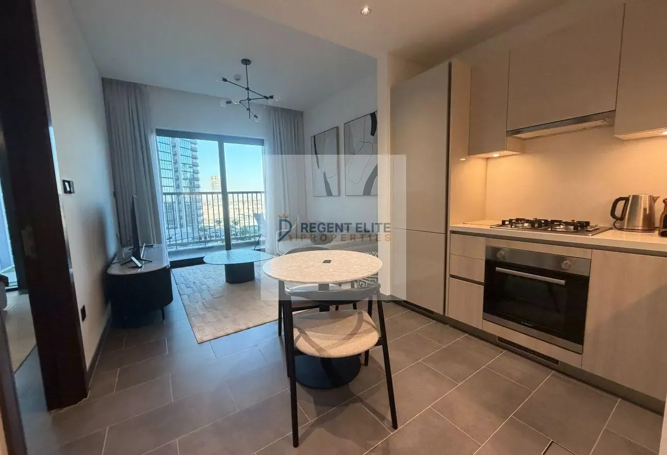 1bed plus Study- Pool View- Vacant- Furnished
