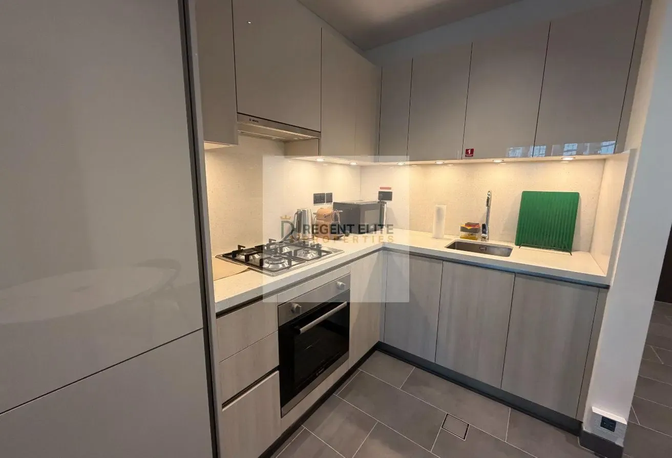 1bed plus Study- Pool View- Vacant- Furnished