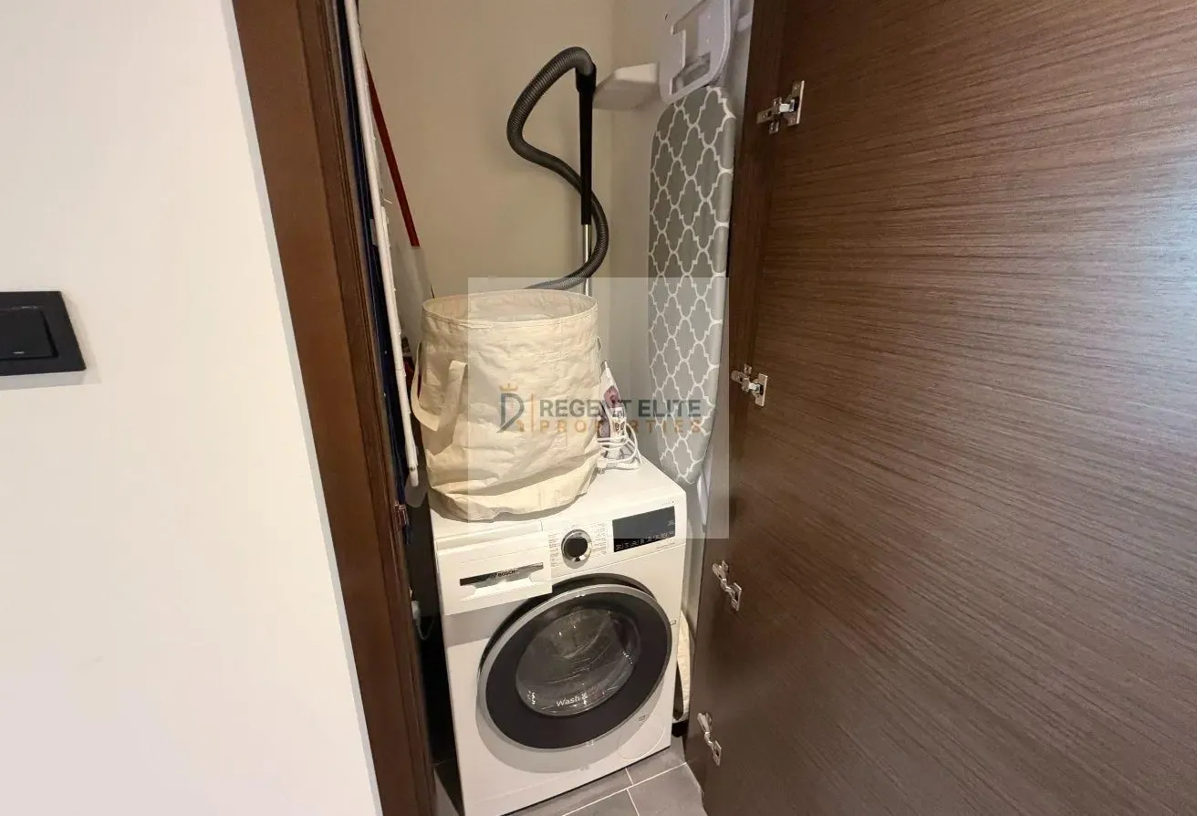 1bed plus Study- Pool View- Vacant- Furnished