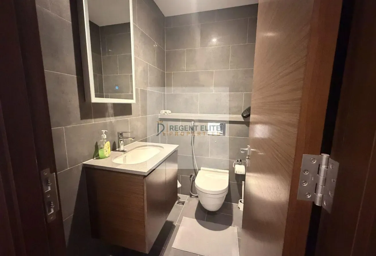 1bed plus Study- Pool View- Vacant- Furnished