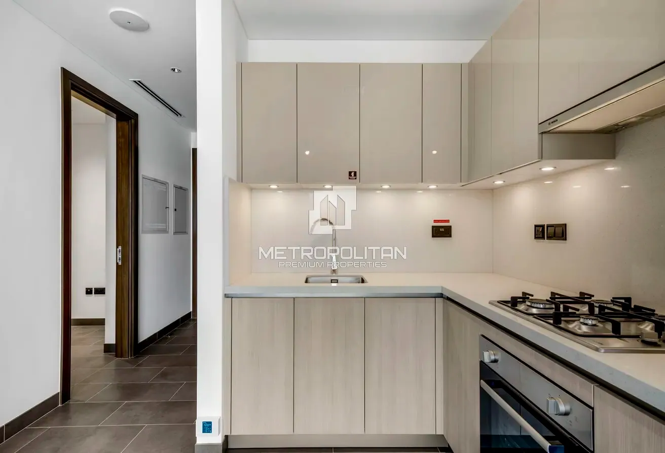 High Floor | Hartland View | Investor Pick