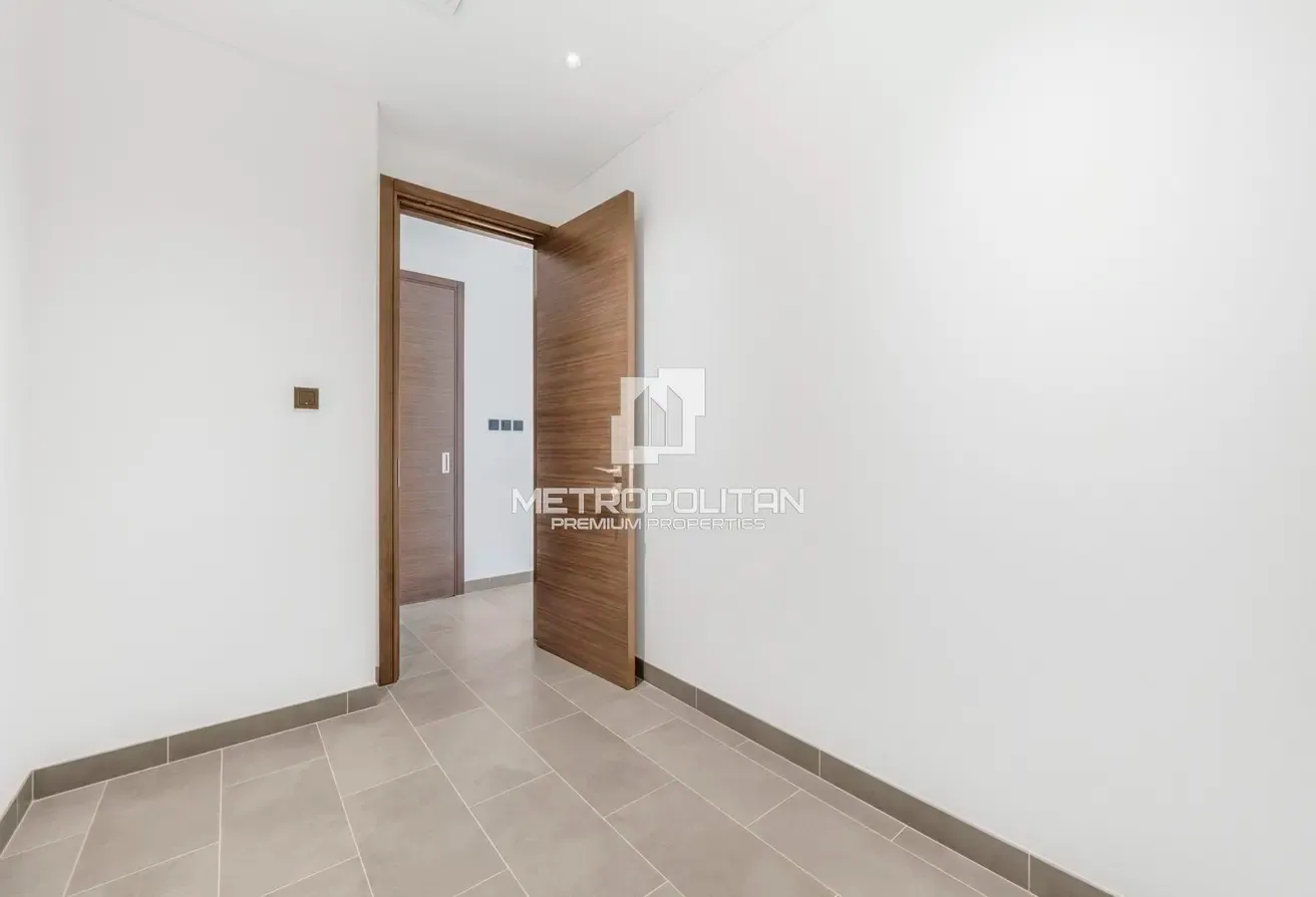 High Floor | Hartland View | Investor Pick