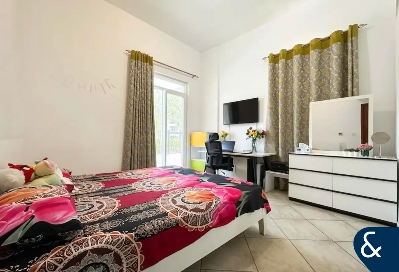 Corner Unit | Vacant On Transfer | Low Floor