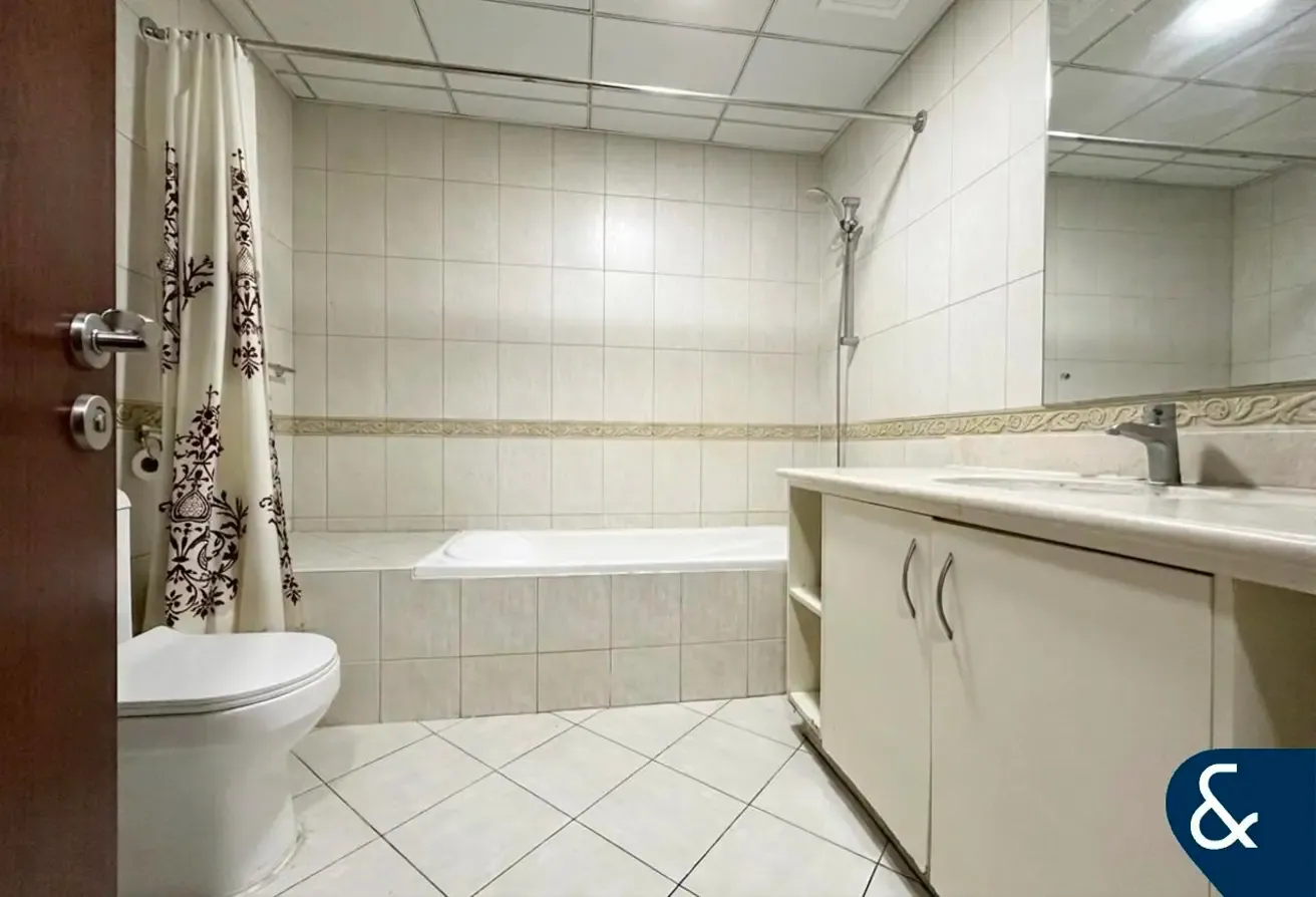 Corner Unit | Vacant On Transfer | Low Floor