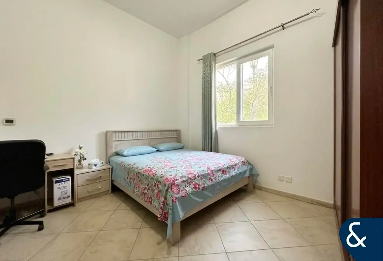 Corner Unit | Vacant On Transfer | Low Floor