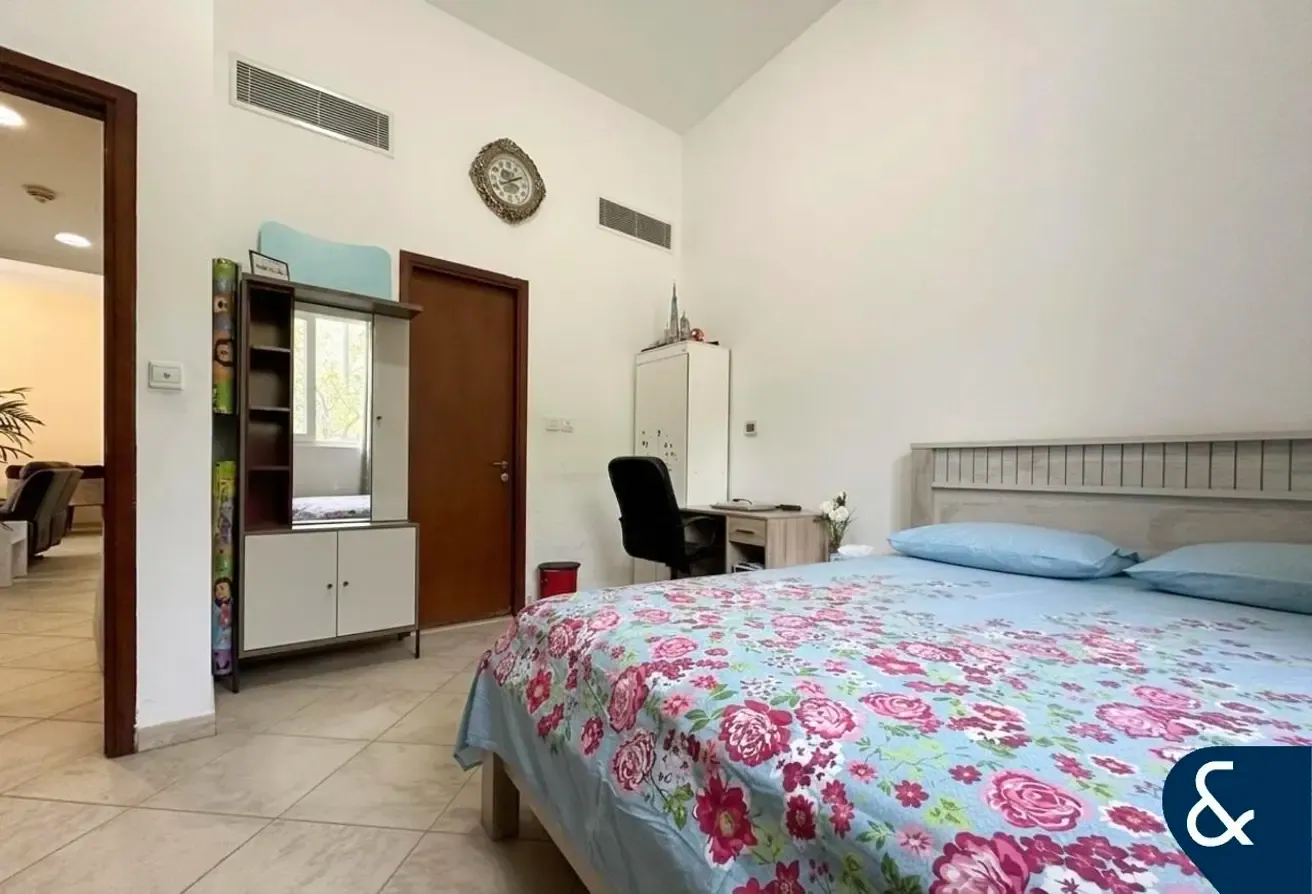 Corner Unit | Vacant On Transfer | Low Floor