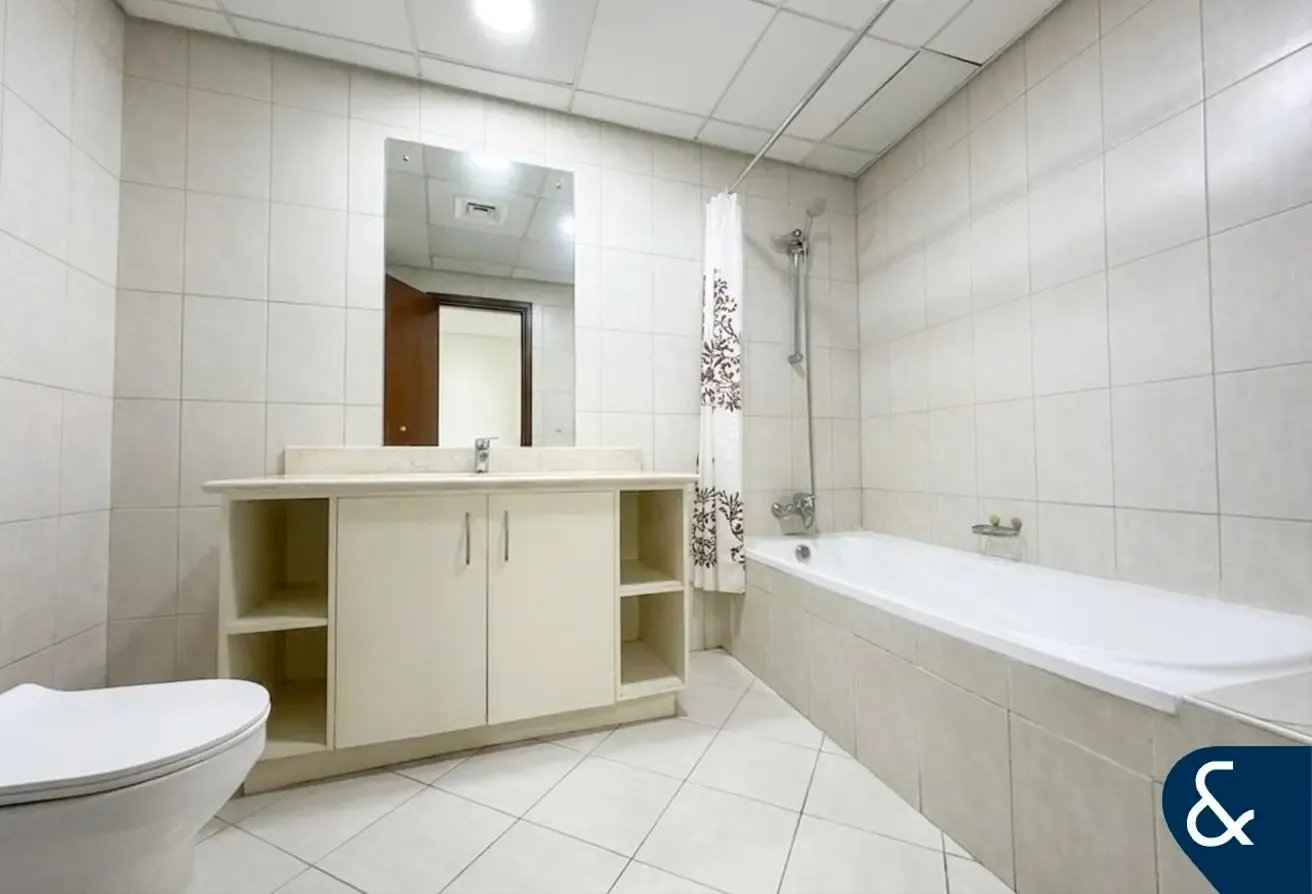 Corner Unit | Vacant On Transfer | Low Floor
