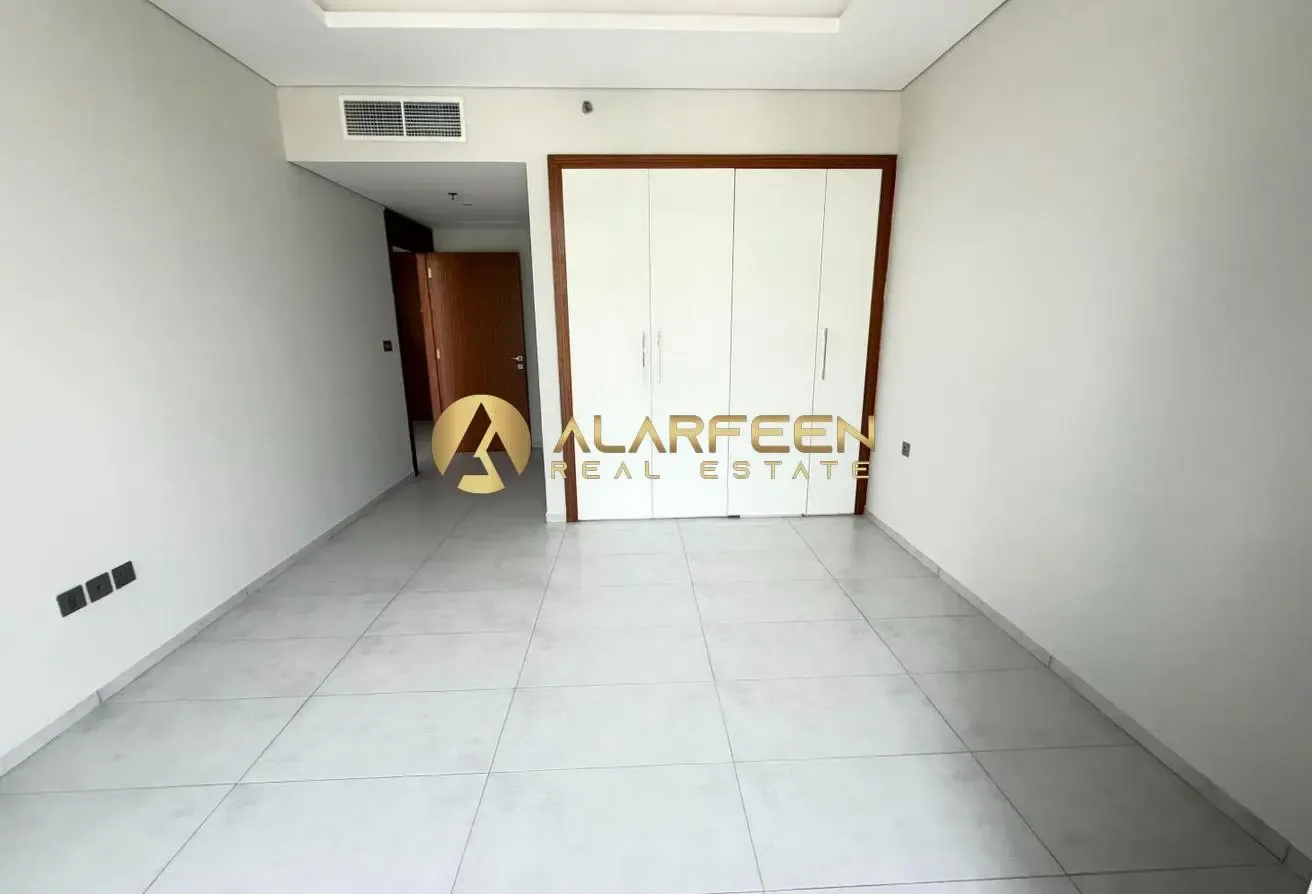 Bright 1 BR | Park Facing | Big Layout