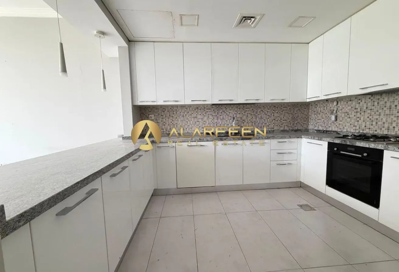 Bright 1 BR | Park Facing | Big Layout