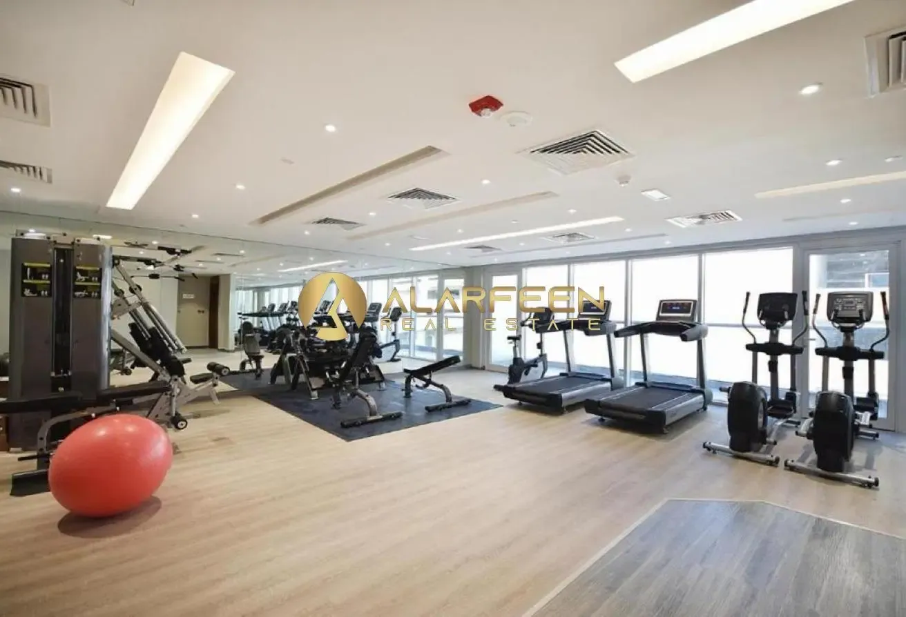 Bright 1 BR | Park Facing | Big Layout