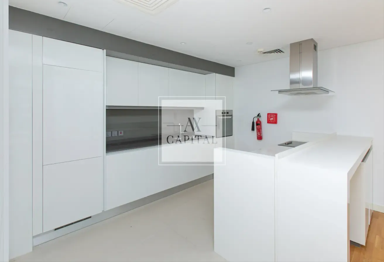 Well priced | Partial Sea View |Vacant on Transfer