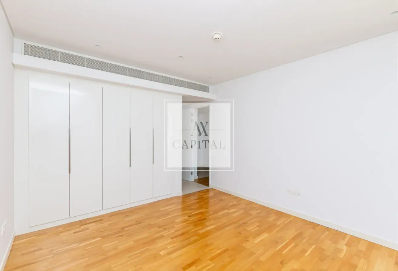 Well priced | Partial Sea View |Vacant on Transfer