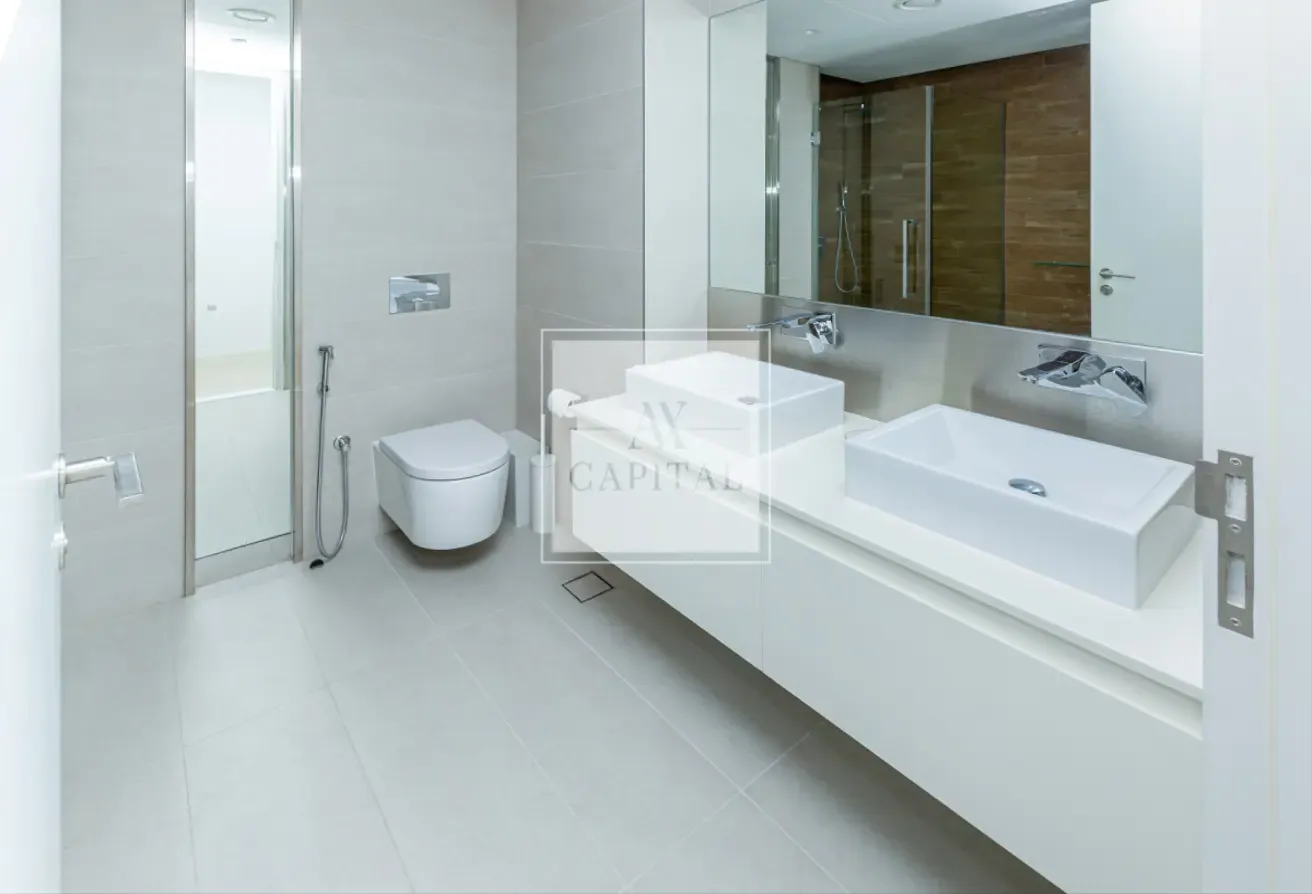 Well priced | Partial Sea View |Vacant on Transfer